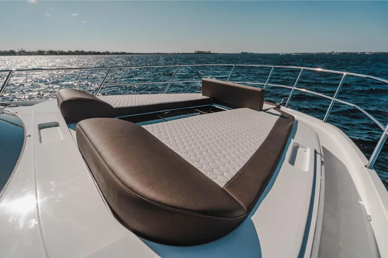 Slide: The Image of Galeon 410 HTC 2023 - 128