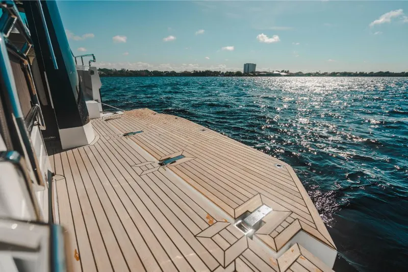 Slide: The Image of Galeon 410 HTC 2023 - 71