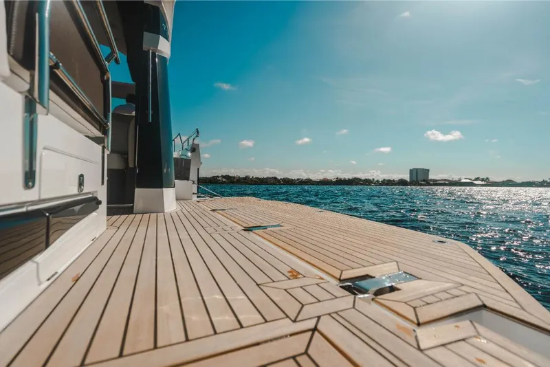 Slide: The Image of Galeon 410 HTC 2023 - 72