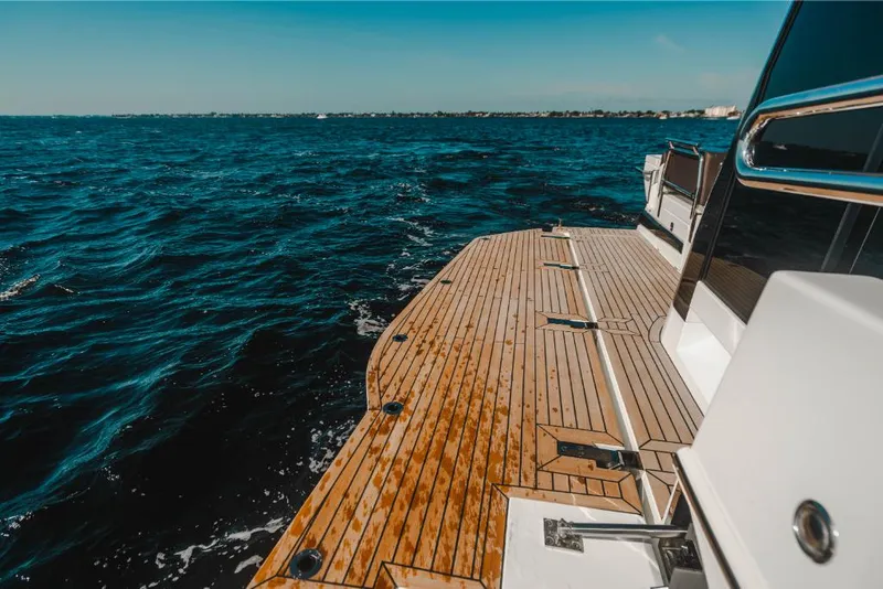 Slide: The Image of Galeon 410 HTC 2023 - 73