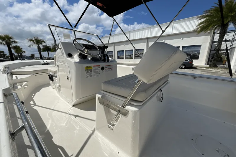 Slide: The Image of Boston Whaler 170 Montauk 2026 - 10