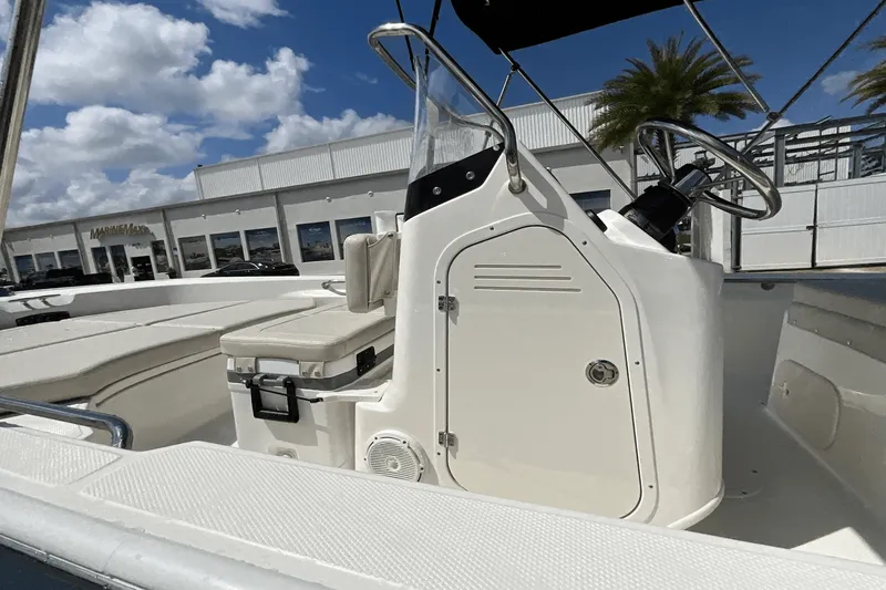 Slide: The Image of Boston Whaler 170 Montauk 2026 - 11