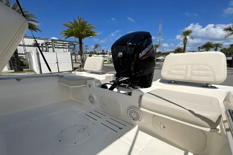 Slide: The Image of Boston Whaler 170 Montauk 2026 - 20