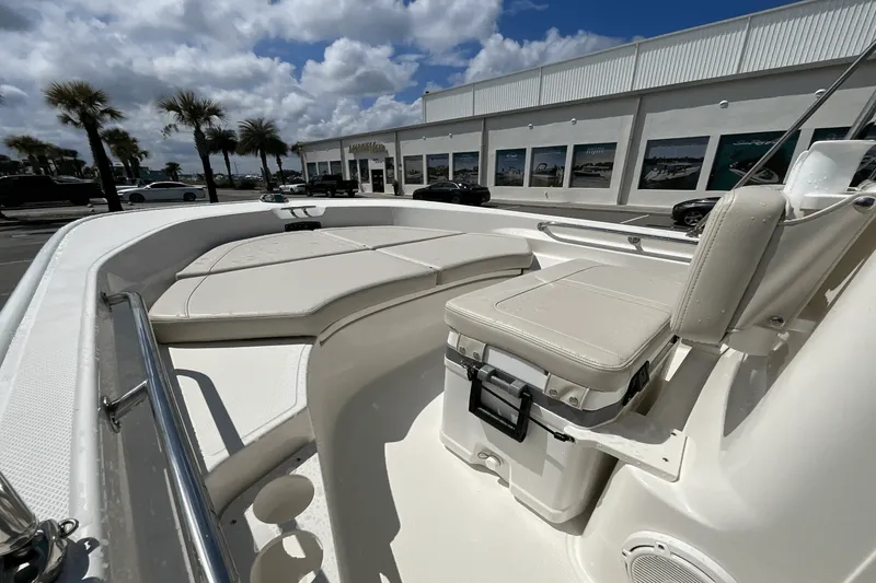 Slide: The Image of Boston Whaler 170 Montauk 2026 - 6