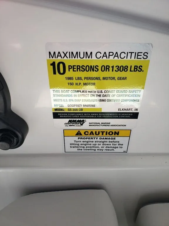 Slide: The Image of Maximum capacity label on 2022 Hurricane SunDeck Sport 205 OB boat. - 7