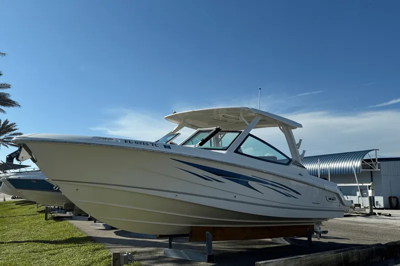 Slide: The Image of Boston Whaler 28 VANTAGE 2022 - 0