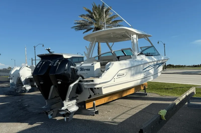 Slide: The Image of Boston Whaler 28 VANTAGE 2022 - 1
