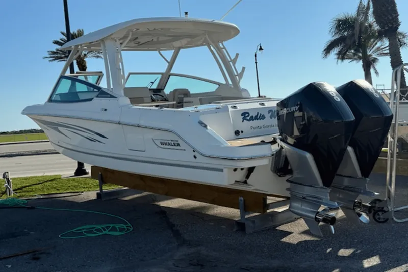 Slide: The Image of Boston Whaler 28 VANTAGE 2022 - 2