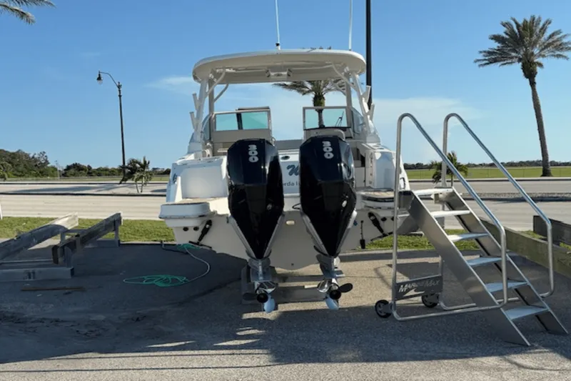 Slide: The Image of Boston Whaler 28 VANTAGE 2022 - 3