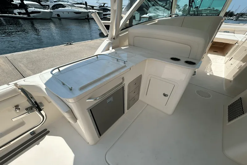 Slide: The Image of Grady-White Freedom 325 2026 - 13