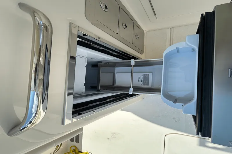 Slide: The Image of Grady-White Freedom 325 2026 - 14