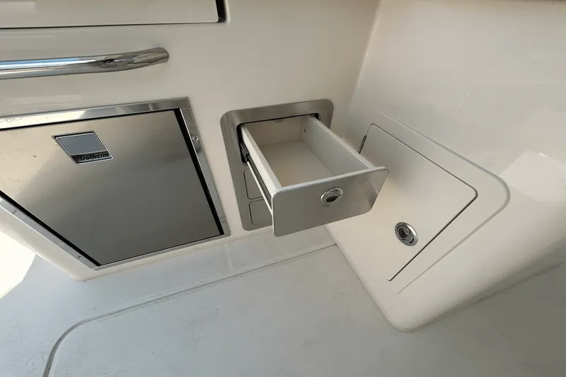 Slide: The Image of Grady-White Freedom 325 2026 - 15