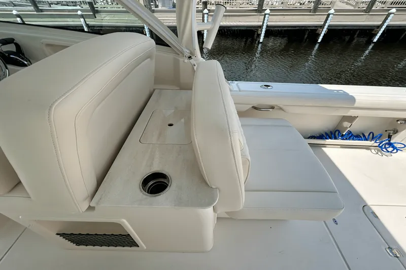 Slide: The Image of Grady-White Freedom 325 2026 - 17