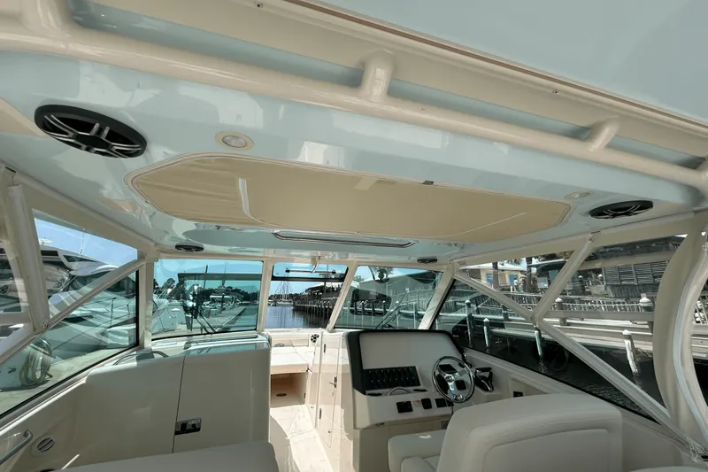 Slide: The Image of Grady-White Freedom 325 2026 - 29