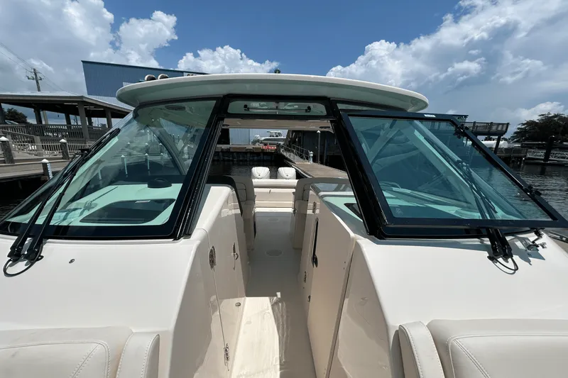 Slide: The Image of Grady-White Freedom 325 2026 - 33