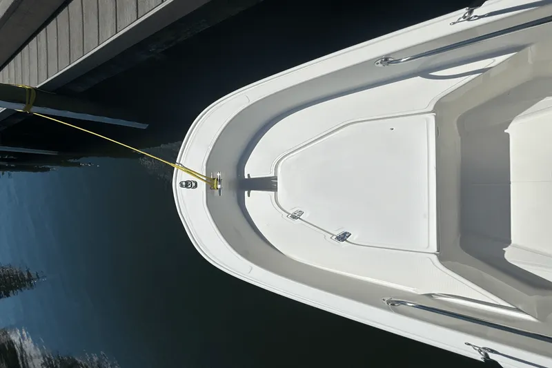 Slide: The Image of Boston Whaler 130 Super Sport 2026 - 13