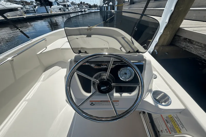 Slide: The Image of Boston Whaler 130 Super Sport 2026 - 7