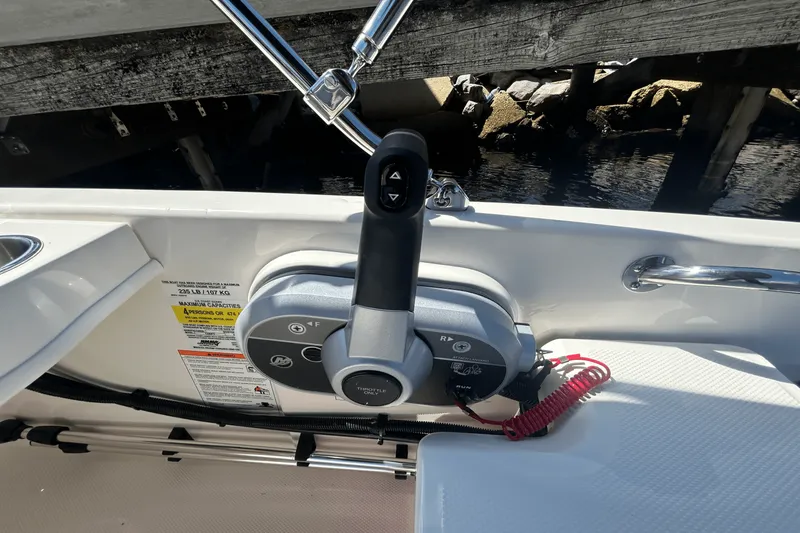 Slide: The Image of Boston Whaler 130 Super Sport 2026 - 8