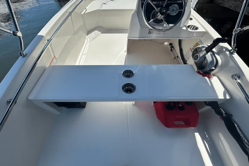 Slide: The Image of Boston Whaler 130 Super Sport 2026 - 9
