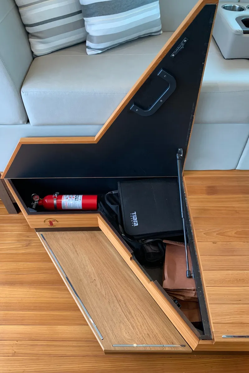 Slide: The Image of Salon storage - 23