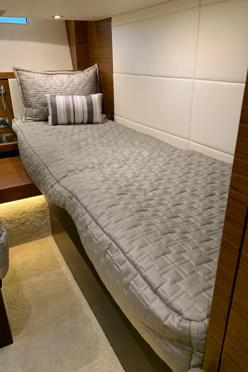 Slide: The Image of Guest berth - 33