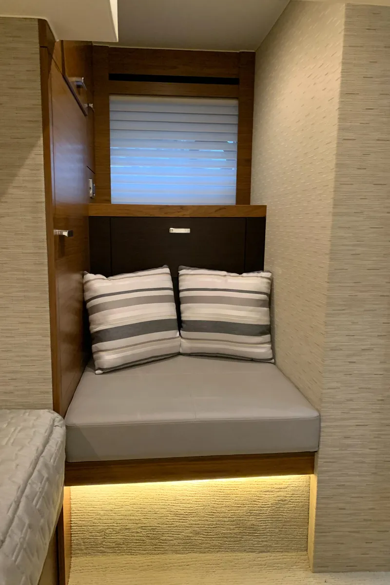 Slide: The Image of Guest settee - 35