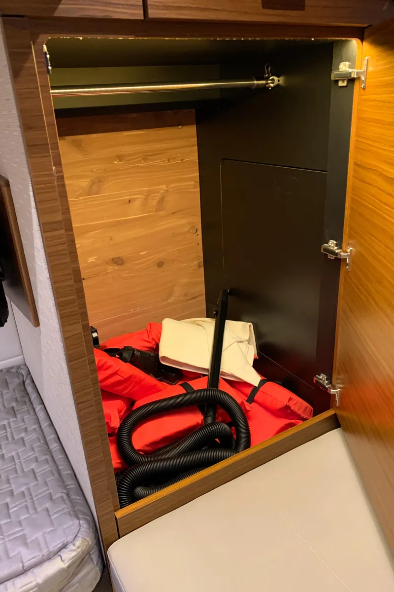 Slide: The Image of Guest hanging locker - 36