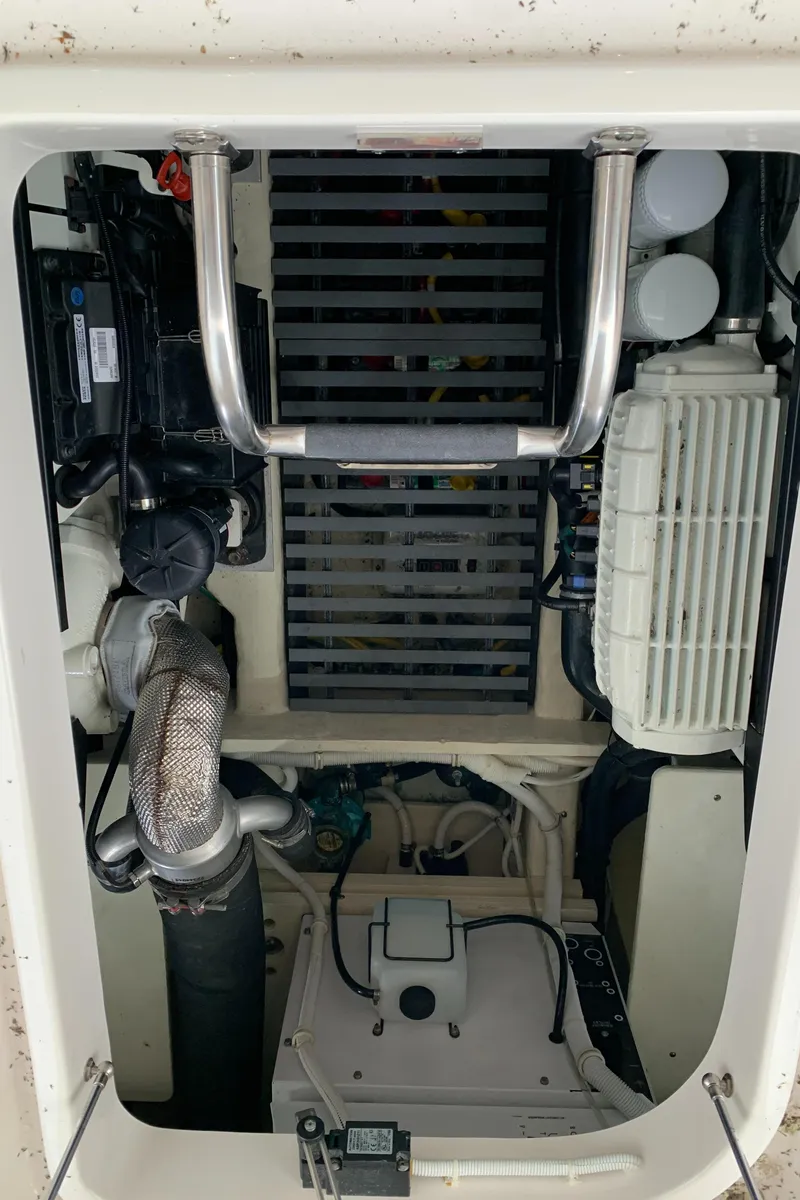 Slide: The Image of Engine room hatch - 37