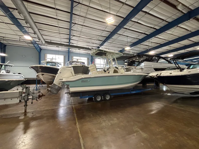 Slide: The Image of Boston Whaler 220 Dauntless 2026 - 22