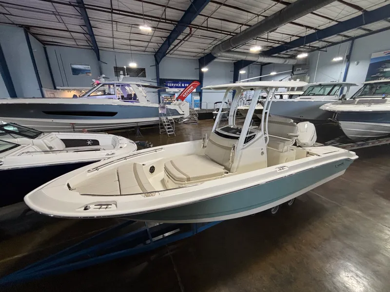 Slide: The Image of Boston Whaler 220 Dauntless 2026 - 6