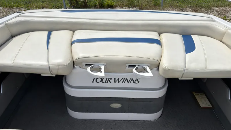 Slide: The Image of Four Winns HORIZON 200 2000 - 7