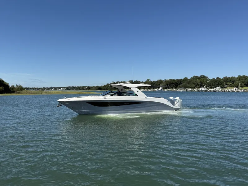 The Image of Sea Ray SLX 400 Outboard 2026 - 0