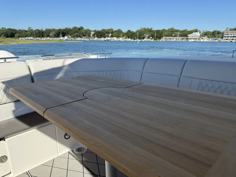 Slide: The Image of Sea Ray SLX 400 Outboard 2026 - 12