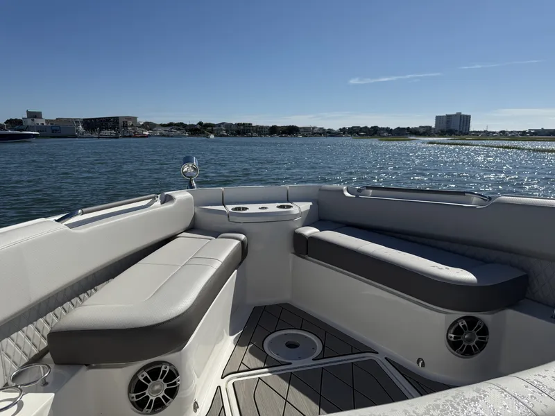 Slide: The Image of Sea Ray SLX 400 Outboard 2026 - 17