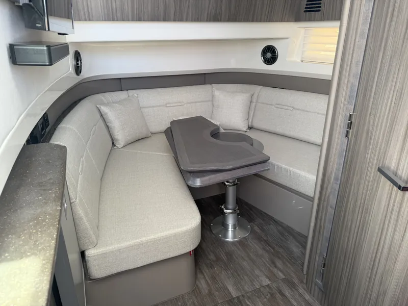 Slide: The Image of Sea Ray SLX 400 Outboard 2026 - 19