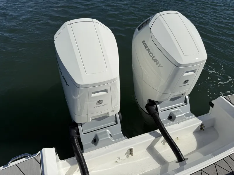 Slide: The Image of Sea Ray SLX 400 Outboard 2026 - 2