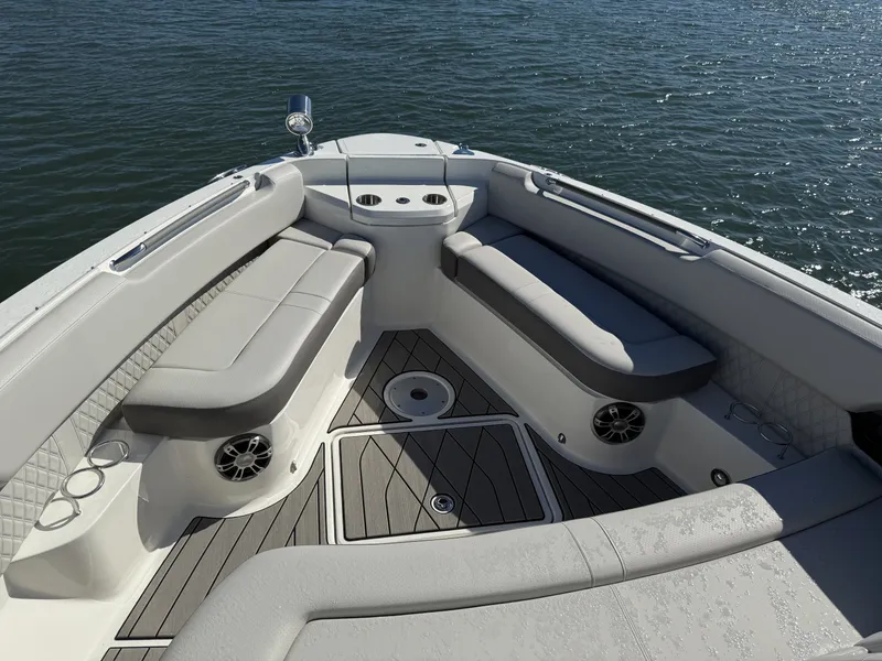 Slide: The Image of Sea Ray SLX 400 Outboard 2026 - 23