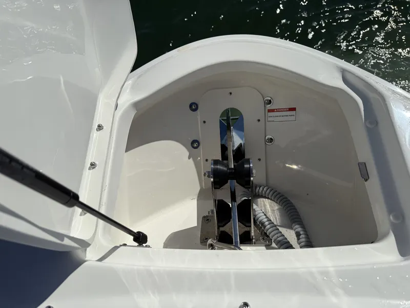 Slide: The Image of Sea Ray SLX 400 Outboard 2026 - 28