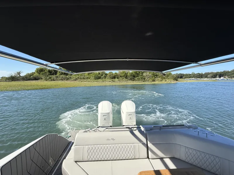 Slide: The Image of Sea Ray SLX 400 Outboard 2026 - 6