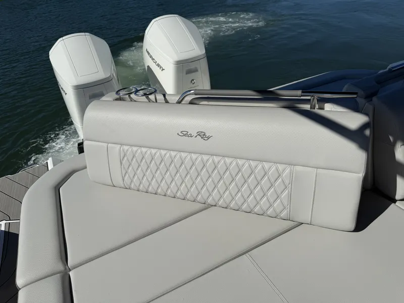 Slide: The Image of Sea Ray SLX 400 Outboard 2026 - 8