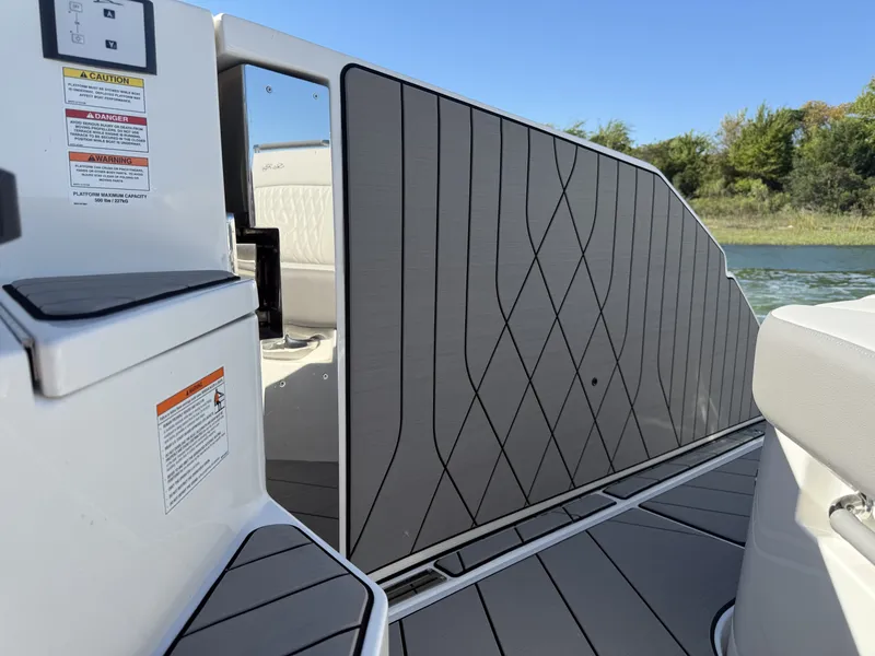 Slide: The Image of Sea Ray SLX 400 Outboard 2026 - 9