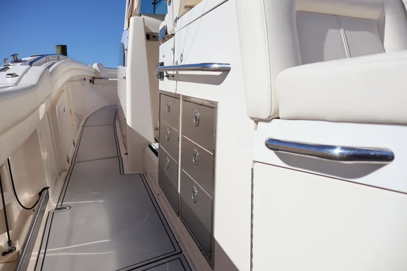 Slide: The Image of Grady-White 456 CANYON 2021 - 24