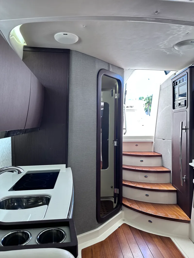 Slide: The Image of Grady-White 456 CANYON 2021 - 86
