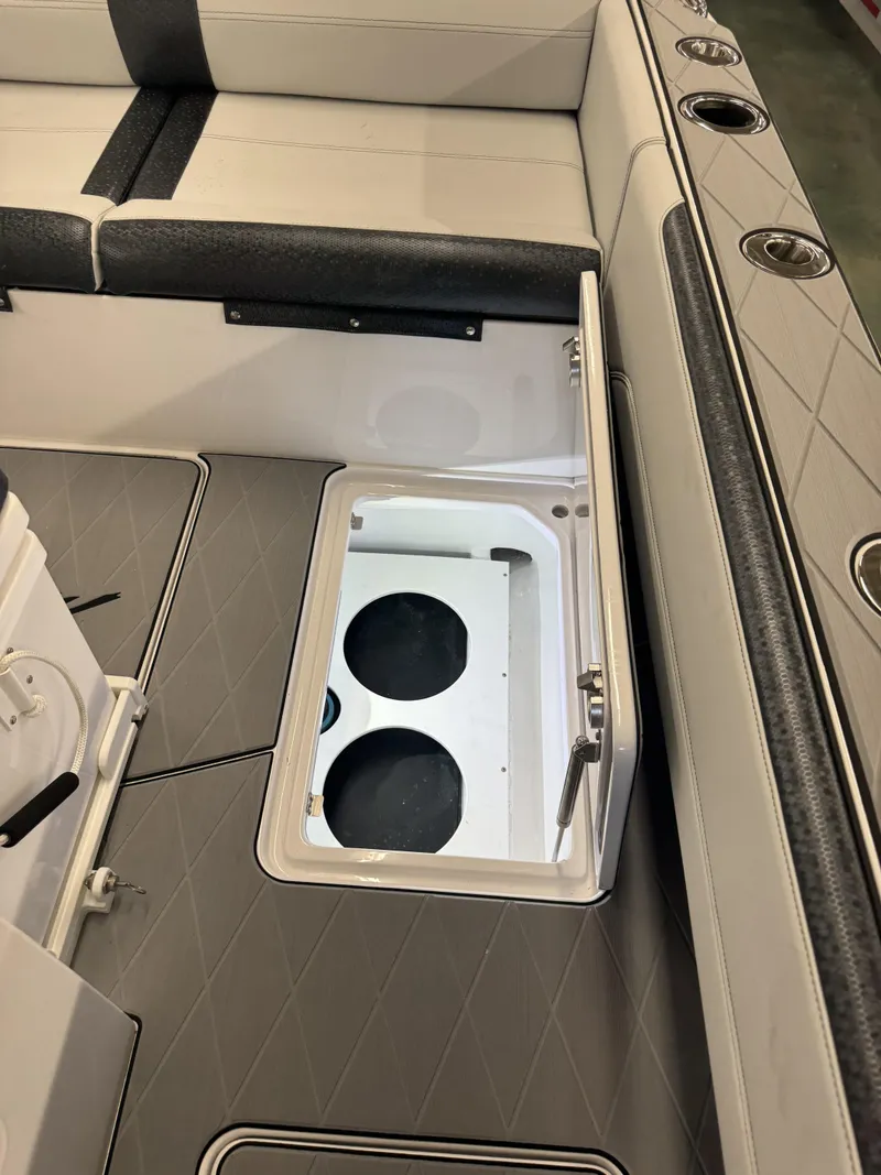 Slide: The Image of Nor-Tech 392 Super Fish 2026 - 15