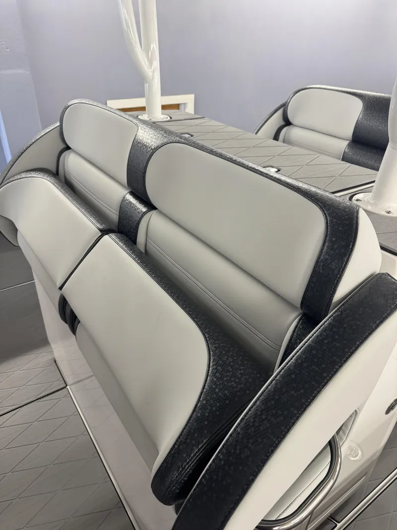 Slide: The Image of Nor-Tech 392 Super Fish 2026 - 16