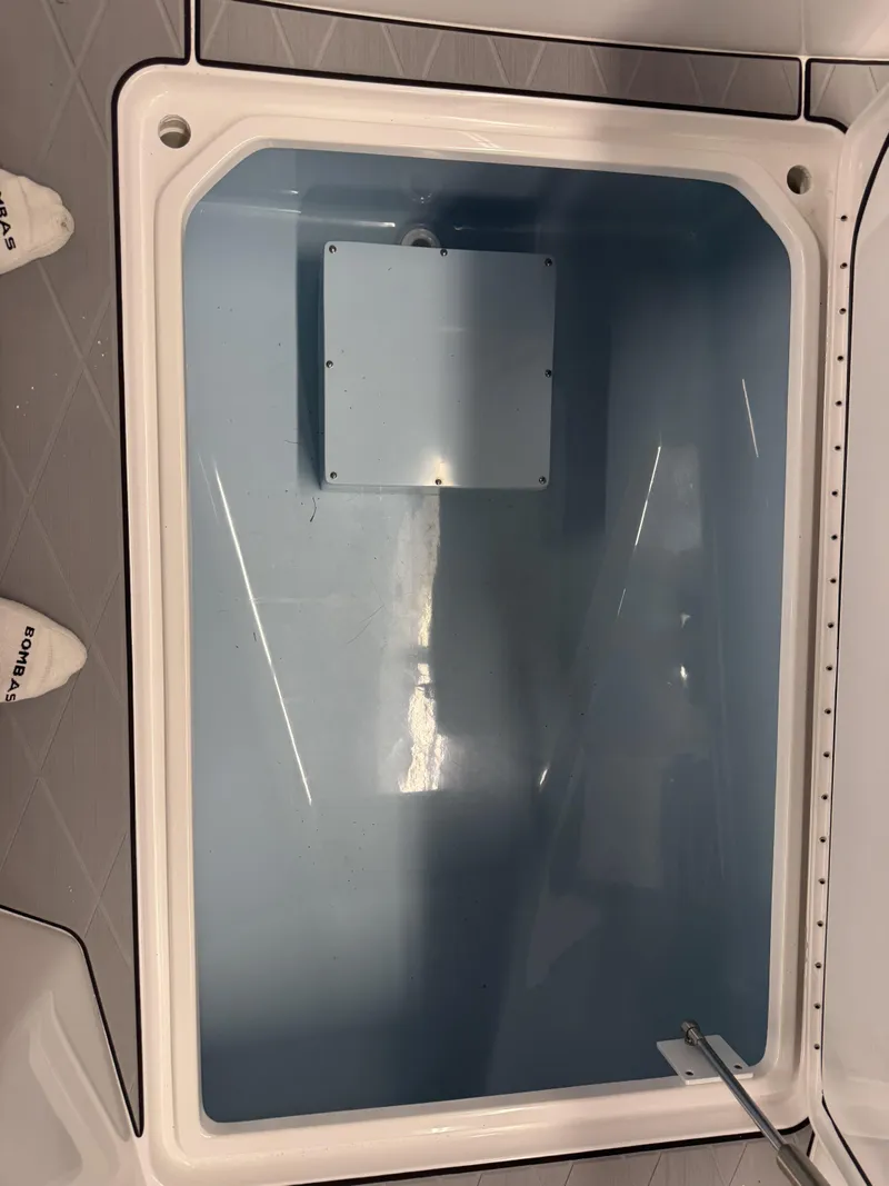 Slide: The Image of Nor-Tech 392 Super Fish 2026 - 20