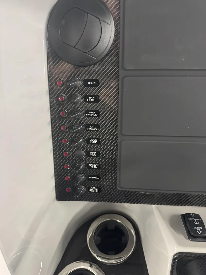 Slide: The Image of Nor-Tech 392 Super Fish 2026 - 29