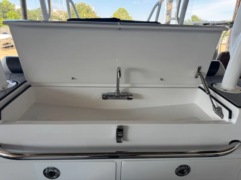 Slide: The Image of Nor-Tech 392 Super Fish 2026 - 33