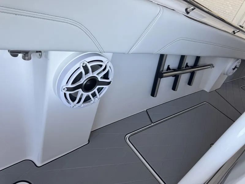 Slide: The Image of Nor-Tech 392 Super Fish 2026 - 40