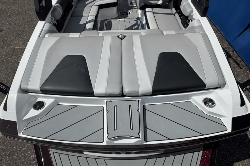 Slide: The Image of Malibu 21 VLX 2018 - 11